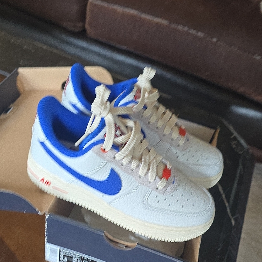 Nike Kids Sneakers in Blue and White - Picture 6 of 10